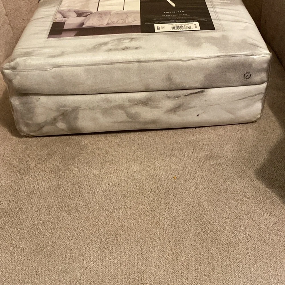 New Vera Wang Marble Duvet Set